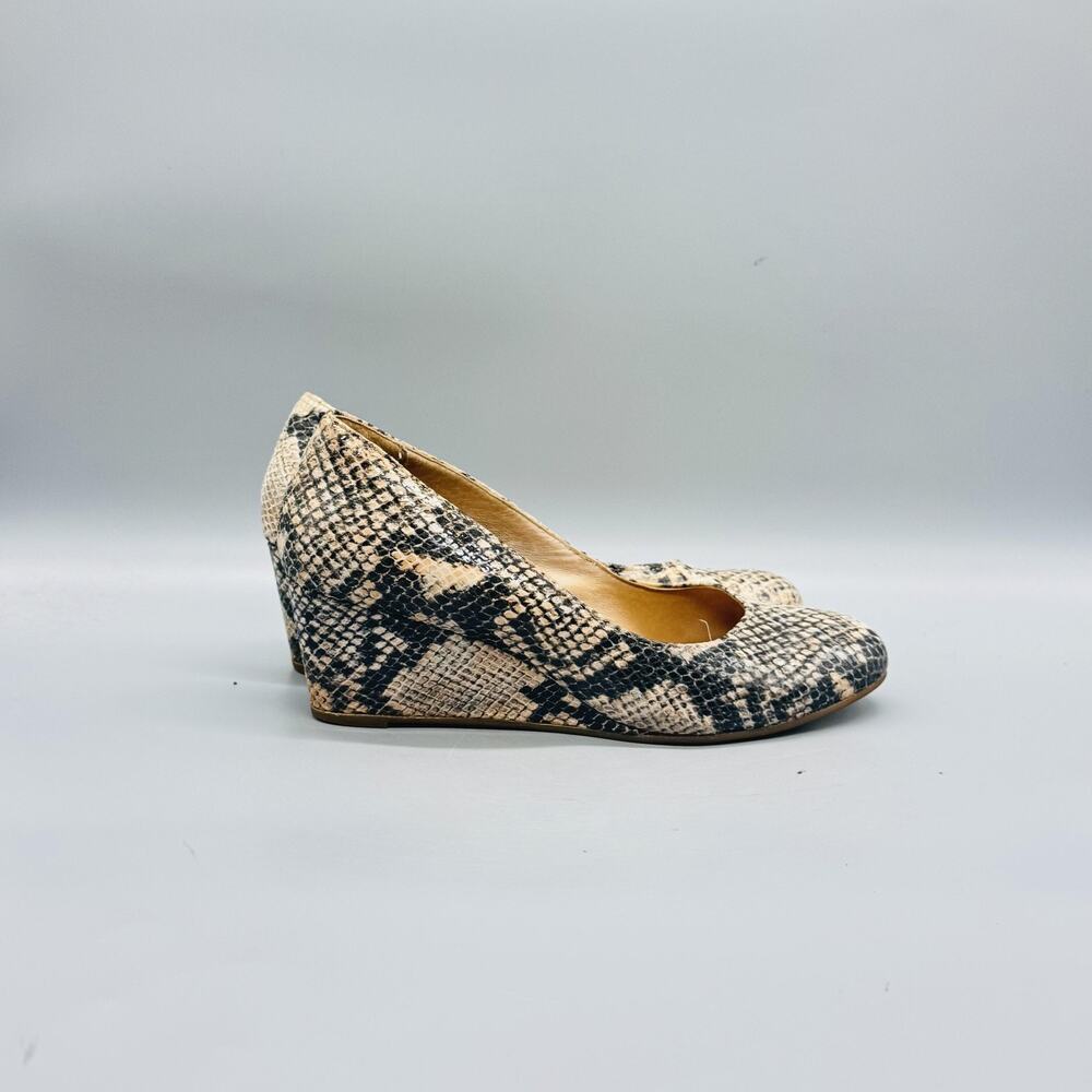 Vionic Shoes Womens 7.5 Beige Snake Leather Antonia Wedge Heel Pumps Round Toe